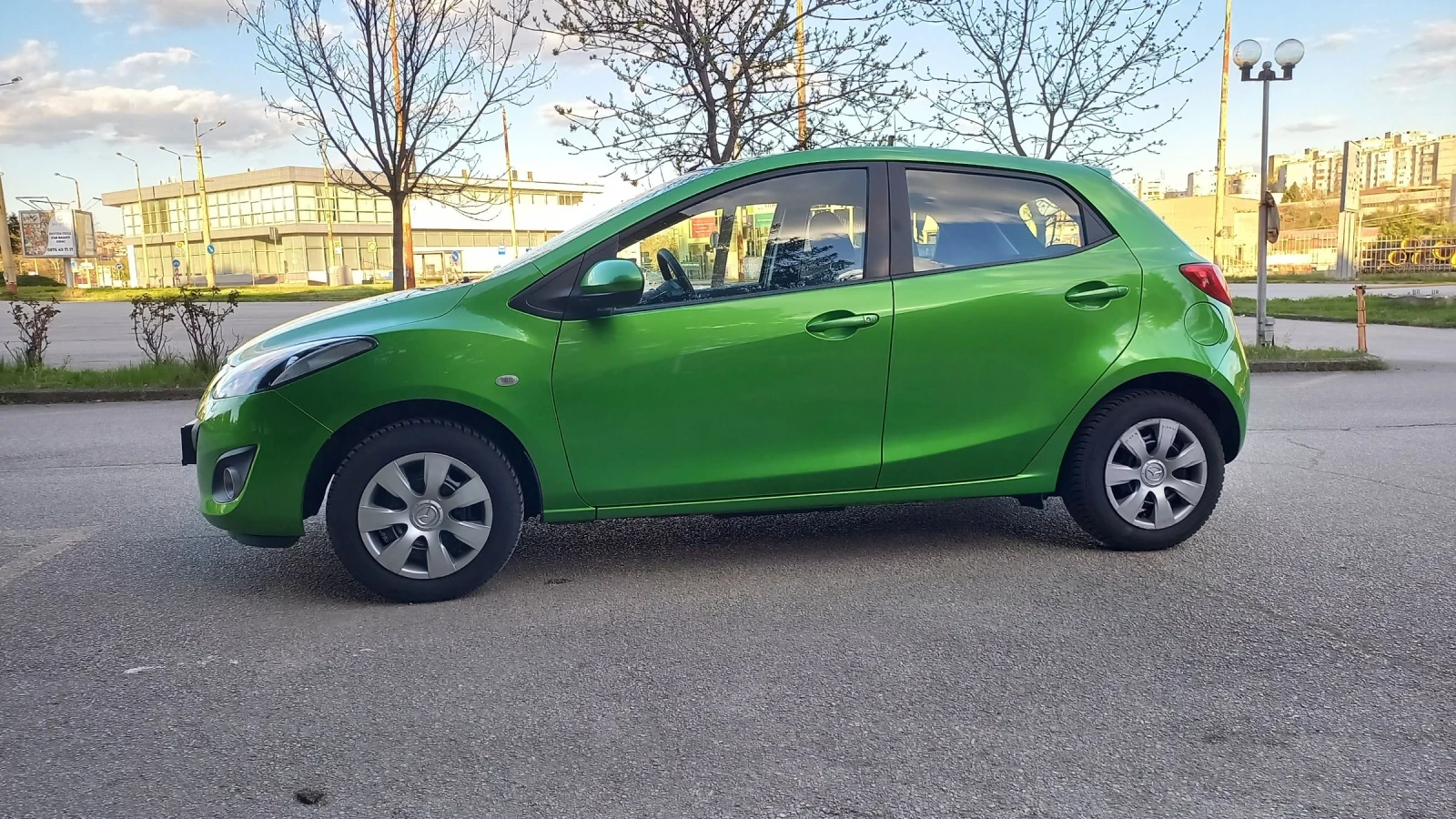 Mazda 2 1.3i 85кс, снимка 4 - Автомобили и джипове - 54217323