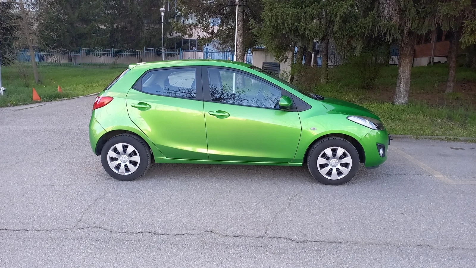 Mazda 2 1.3i 85кс, снимка 3 - Автомобили и джипове - 54217323