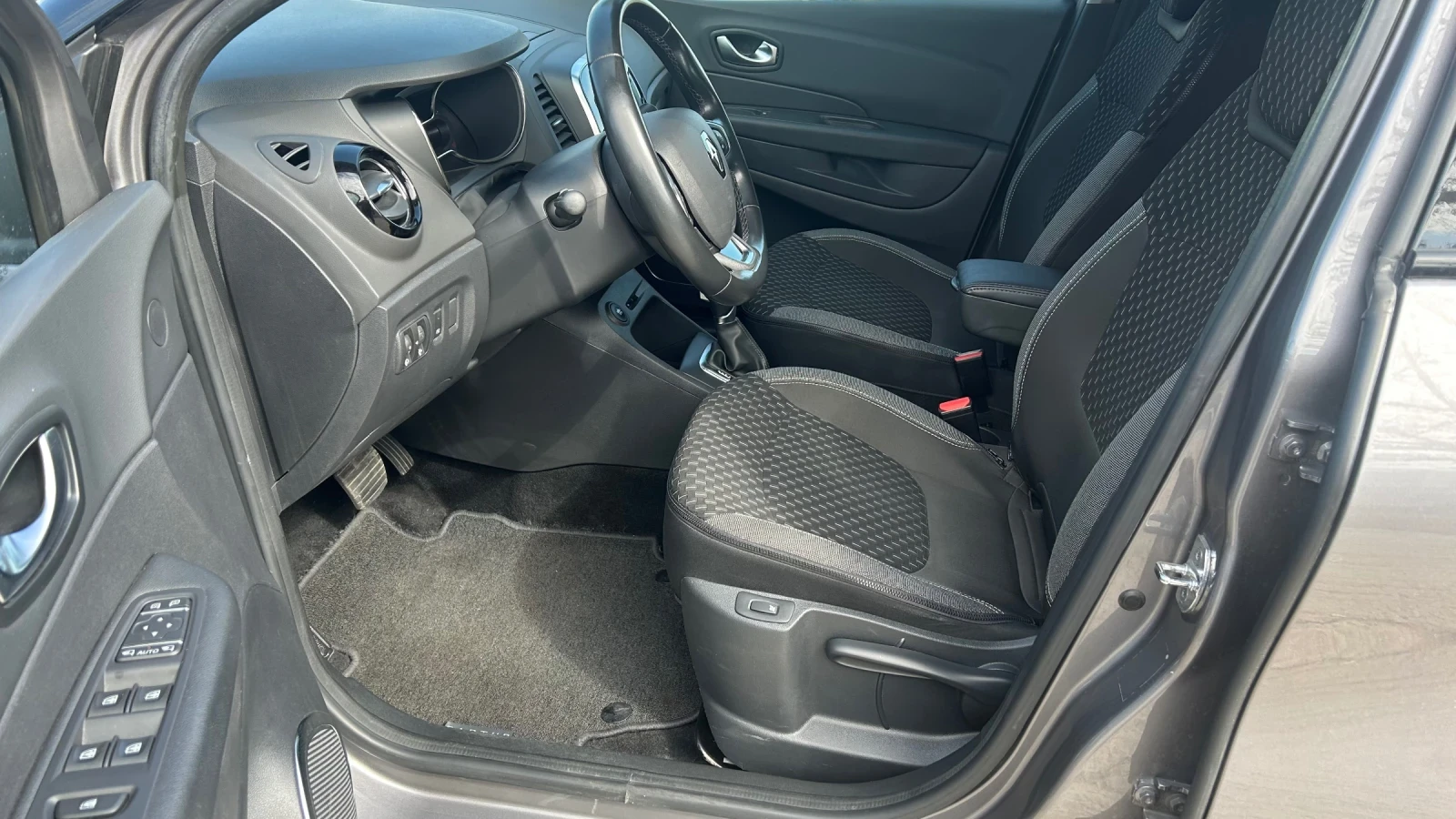 Renault Captur 1.3i facelift ��������� | Mobile.bg � ����������� 12