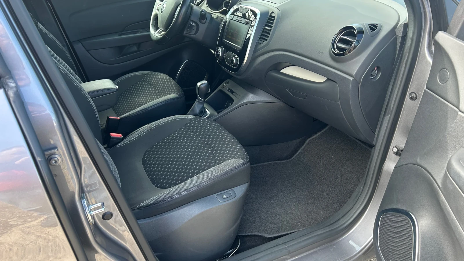 Renault Captur 1.3i facelift ��������� | Mobile.bg � ����������� 13