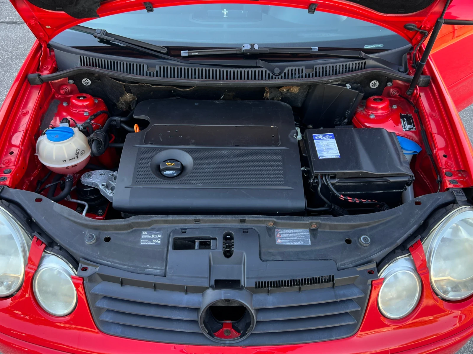 VW Polo 1.4i 75k.c * Климатик* , снимка 16 - Автомобили и джипове - 54429695
