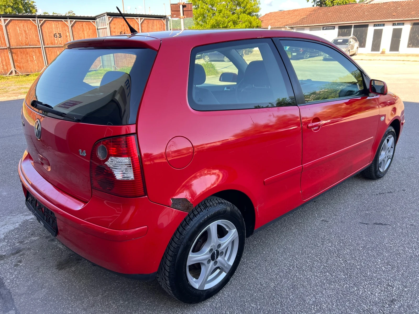 VW Polo 1.4i 75k.c * Климатик* , снимка 4 - Автомобили и джипове - 54429695