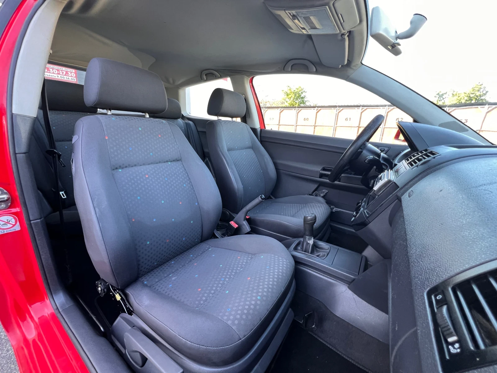 VW Polo 1.4i 75k.c * Климатик* , снимка 12 - Автомобили и джипове - 54429695