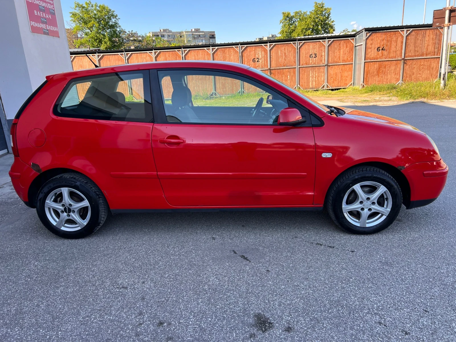 VW Polo 1.4i 75k.c * Климатик* , снимка 5 - Автомобили и джипове - 54429695