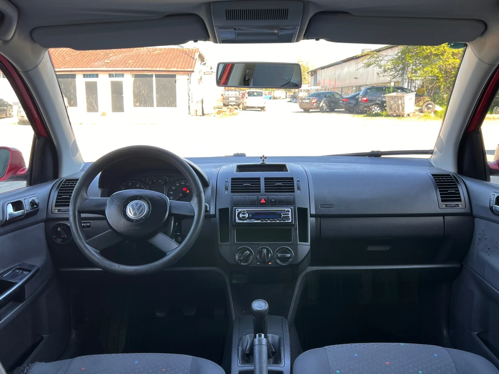 VW Polo 1.4i 75k.c * Климатик* , снимка 10 - Автомобили и джипове - 54429695