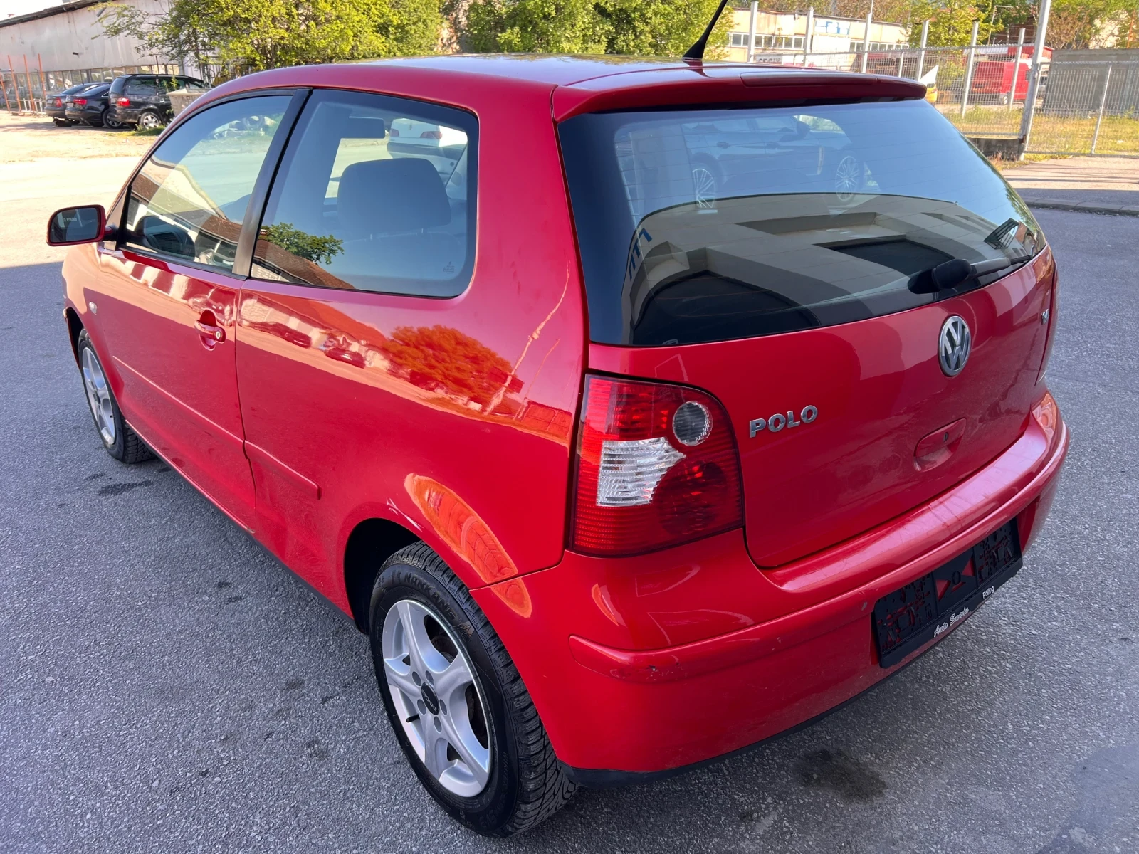 VW Polo 1.4i 75k.c * Климатик* , снимка 3 - Автомобили и джипове - 54429695