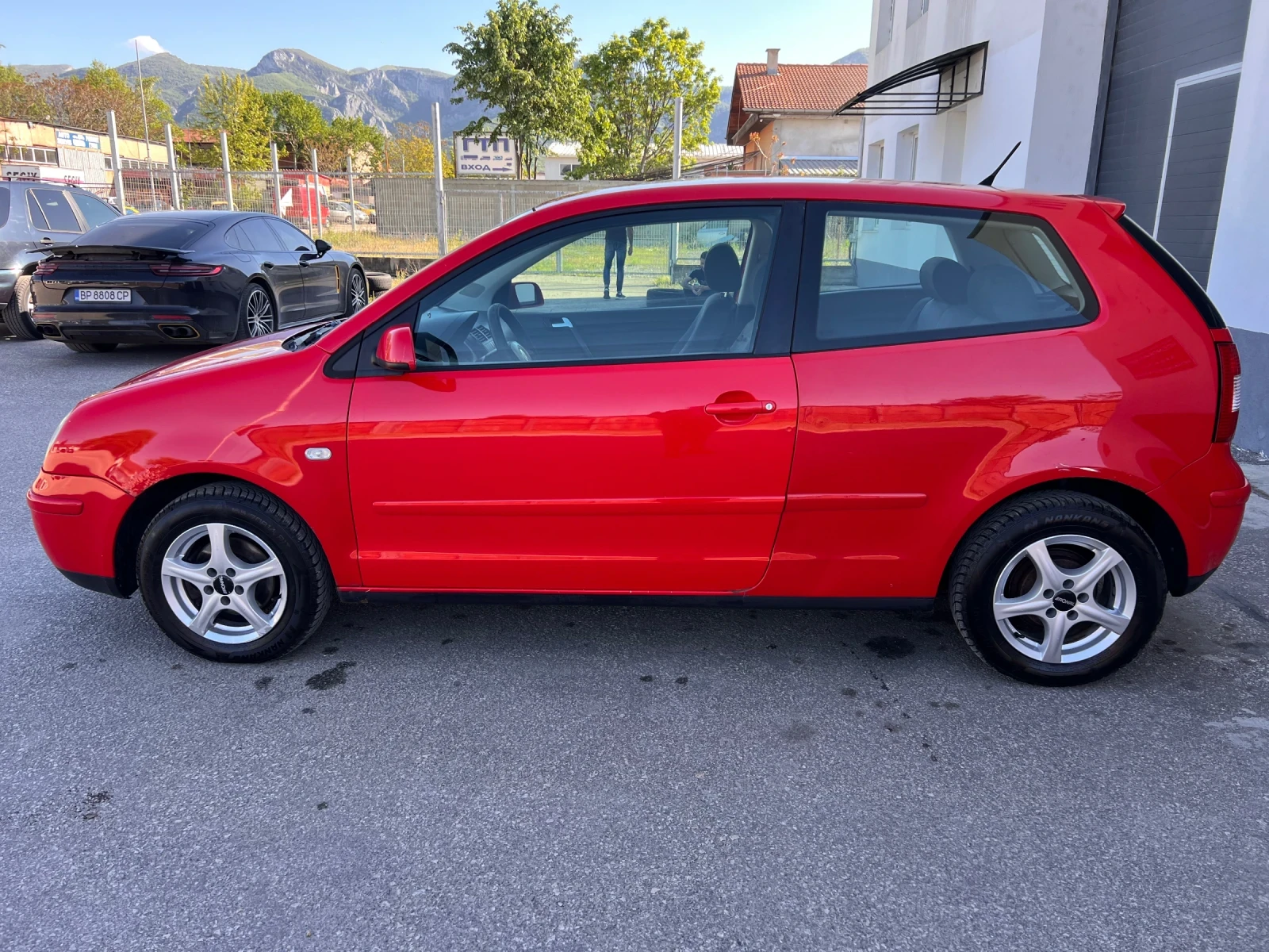VW Polo 1.4i 75k.c * Климатик* , снимка 6 - Автомобили и джипове - 54429695