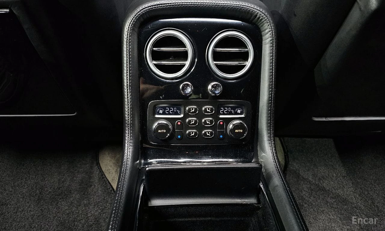 Bentley Flying Spur * 6.0* V12* КОЖА* ПОДГРЕВ* ОБДУХВАНЕ* ПАНОРАМА* , снимка 15 - Автомобили и джипове - 54554352