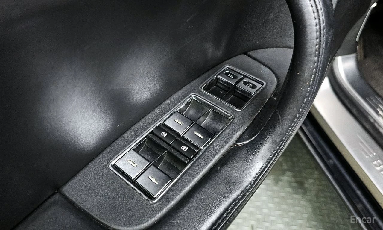 Bentley Flying Spur * 6.0* V12* КОЖА* ПОДГРЕВ* ОБДУХВАНЕ* ПАНОРАМА* , снимка 11 - Автомобили и джипове - 54554352