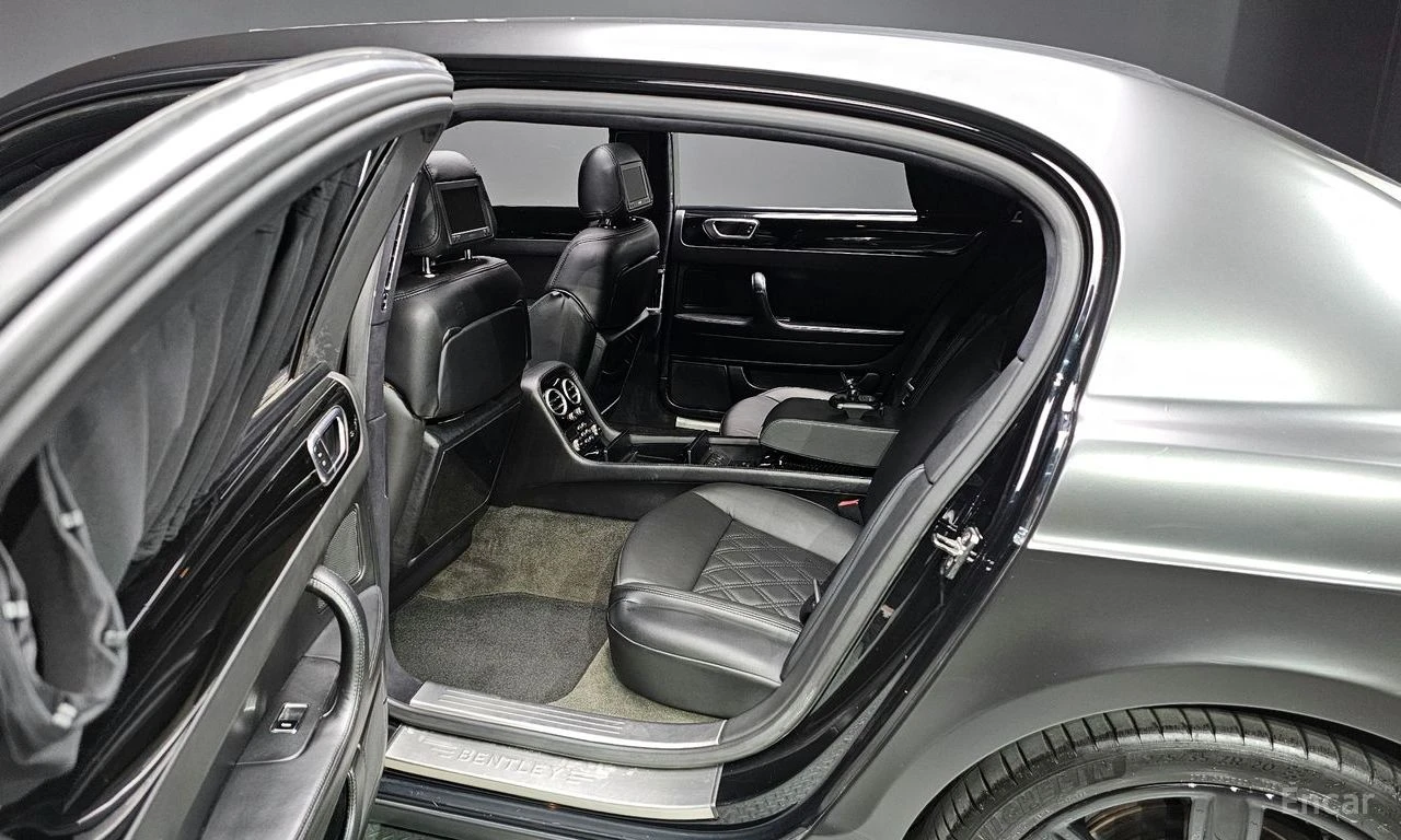 Bentley Flying Spur * 6.0* V12* КОЖА* ПОДГРЕВ* ОБДУХВАНЕ* ПАНОРАМА* , снимка 10 - Автомобили и джипове - 54554352