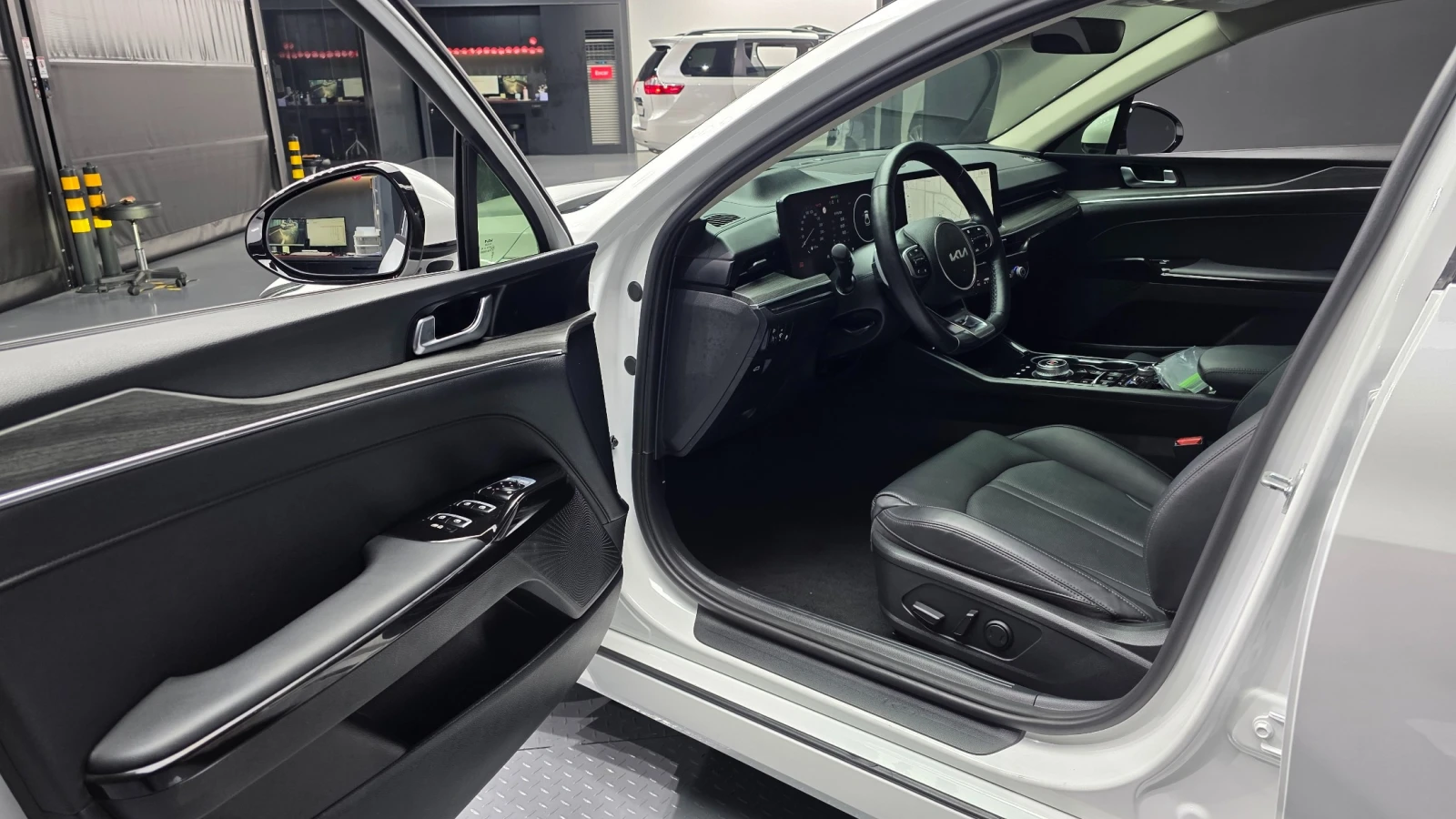 Kia K5 1.6 T-GDI Noblesse | HUD | 360  | Адаптивен круиз, снимка 10 - Автомобили и джипове - 55546471