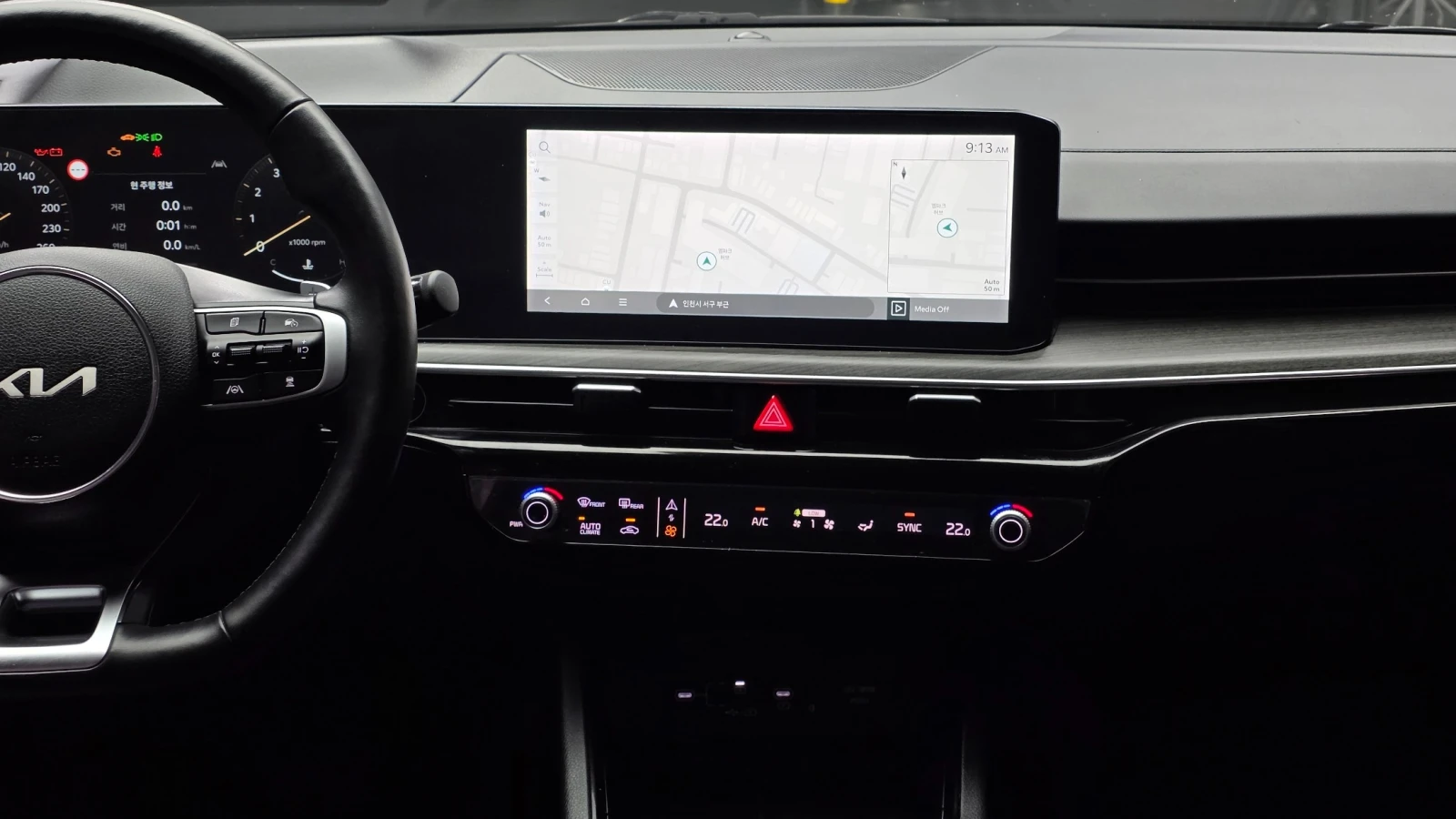 Kia K5 1.6 T-GDI Noblesse | HUD | 360  | Адаптивен круиз, снимка 13 - Автомобили и джипове - 55546471