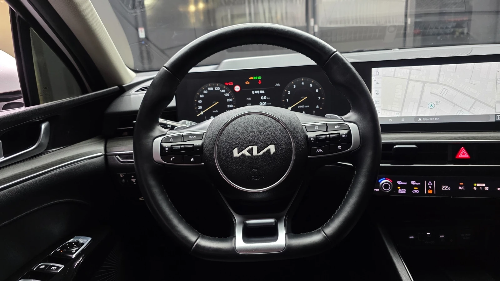 Kia K5 1.6 T-GDI Noblesse | HUD | 360  | Адаптивен круиз, снимка 12 - Автомобили и джипове - 55546471