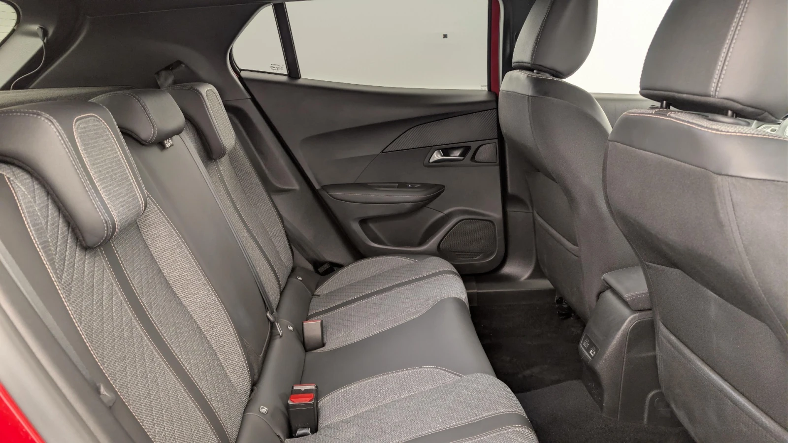 Peugeot 2008 Allure, снимка 9 - Автомобили и джипове - 55613405