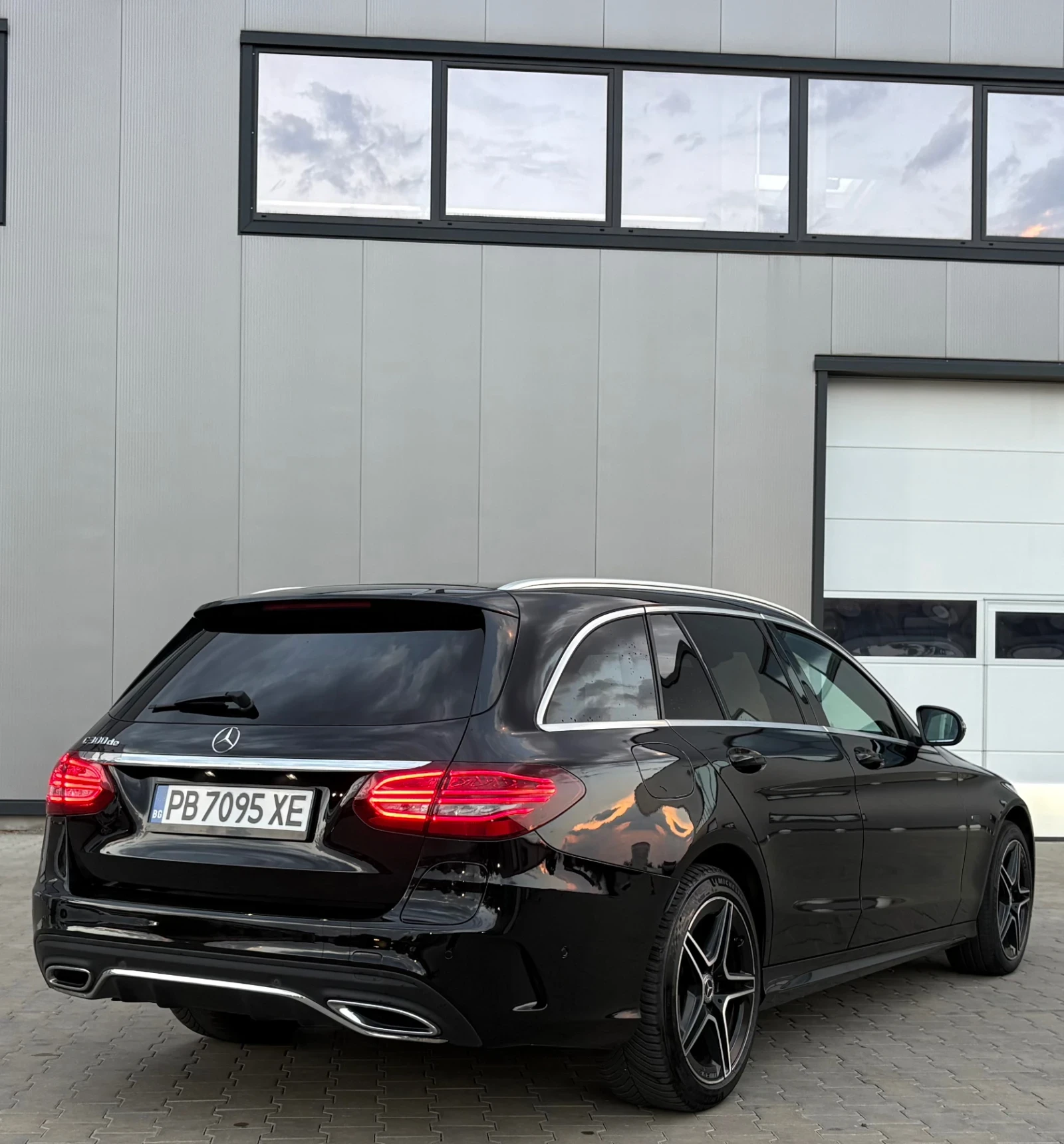 Mercedes-Benz C 300 De AMG! 9G-Tronic! MULTIBEAM! Night Edition! ОМ654, снимка 4 - Автомобили и джипове - 55784370