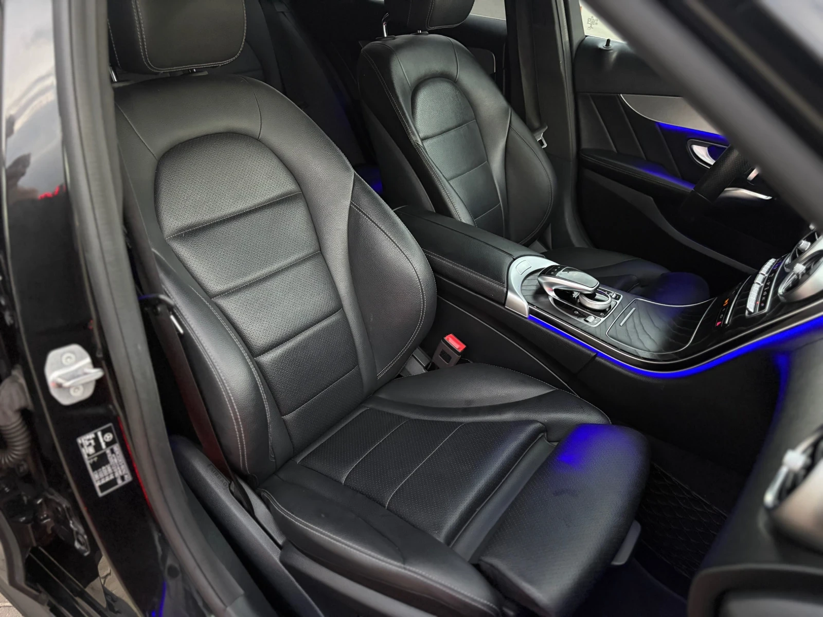 Mercedes-Benz C 300 De AMG! 9G-Tronic! MULTIBEAM! Night Edition! ОМ654, снимка 14 - Автомобили и джипове - 55784370
