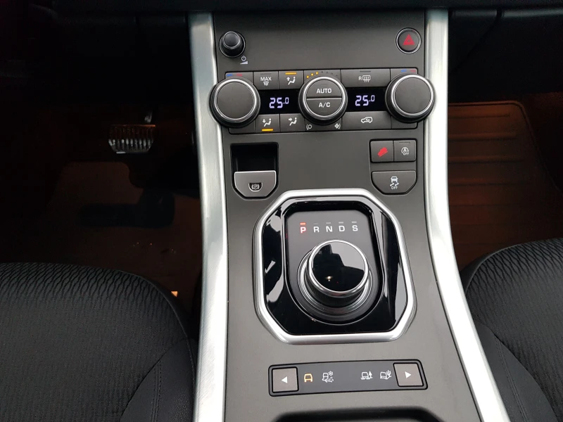Land Rover Range Rover Evoque FACELIFT 2.0 D-150 к.с. EURO 6D ЛИЗИНГ, снимка 13 - Автомобили и джипове - 52332921