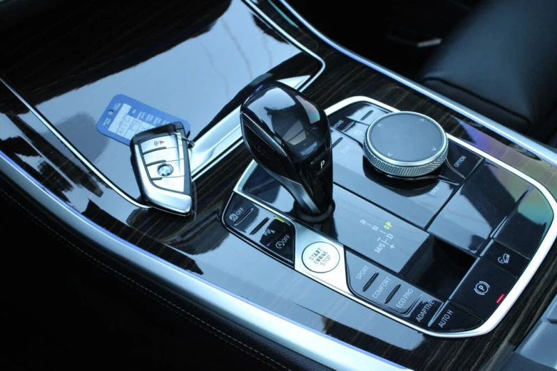 BMW X5 40i* M-Pack* HUD* Пано, снимка 9 - Автомобили и джипове - 52529475