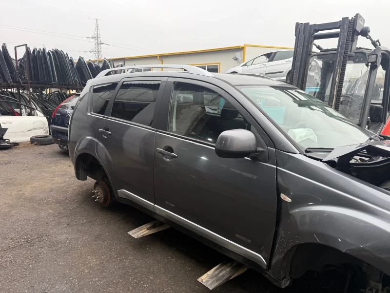Mitsubishi Outlander 2.0d 4x4 НА ЧАСТИ!!!, снимка 3 - Автомобили и джипове - 53209057