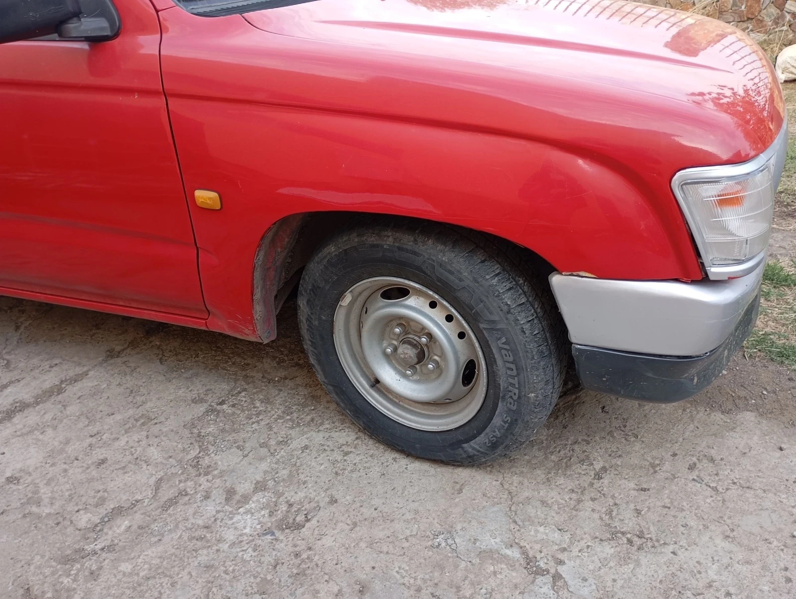 Toyota Hilux 2.4D - изображение 4