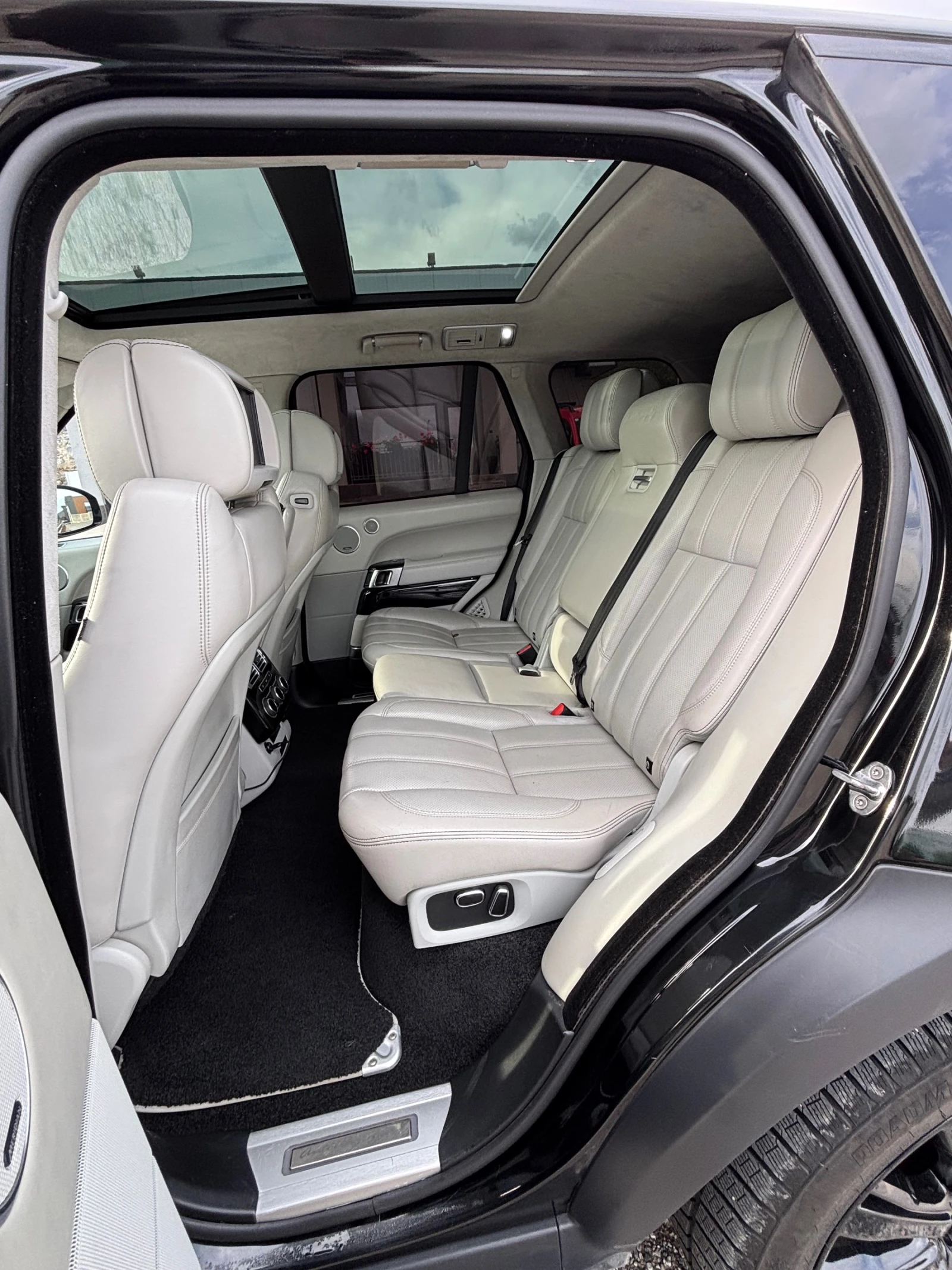 Land Rover Range rover 4.4 SDV8 AUTOBIOGRAPHY, снимка 10 - Автомобили и джипове - 54415087