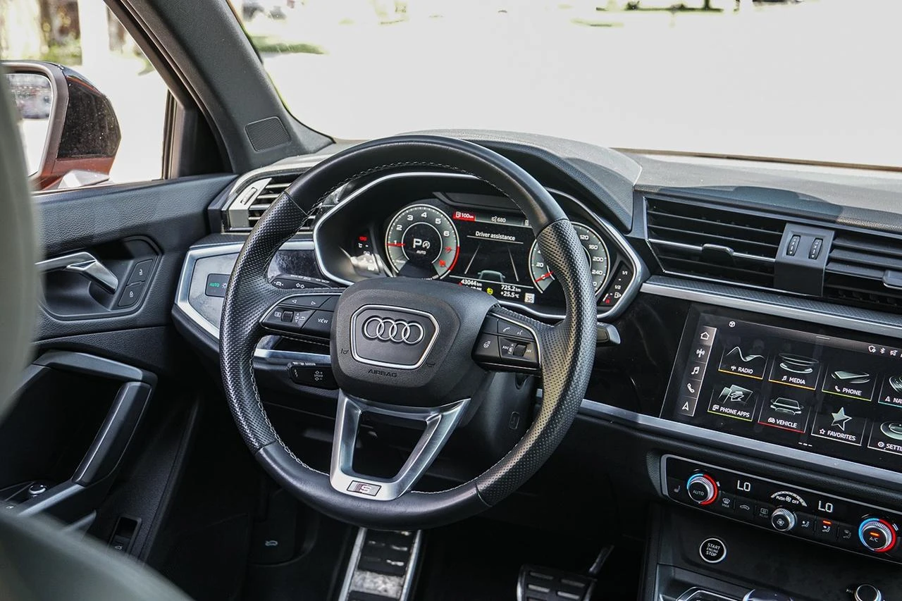 Audi Q3 Progressiv S-LINE* QUATTRO* PANO* CAM* АВТОКРЕДИТ*, снимка 8 - Автомобили и джипове - 55584752