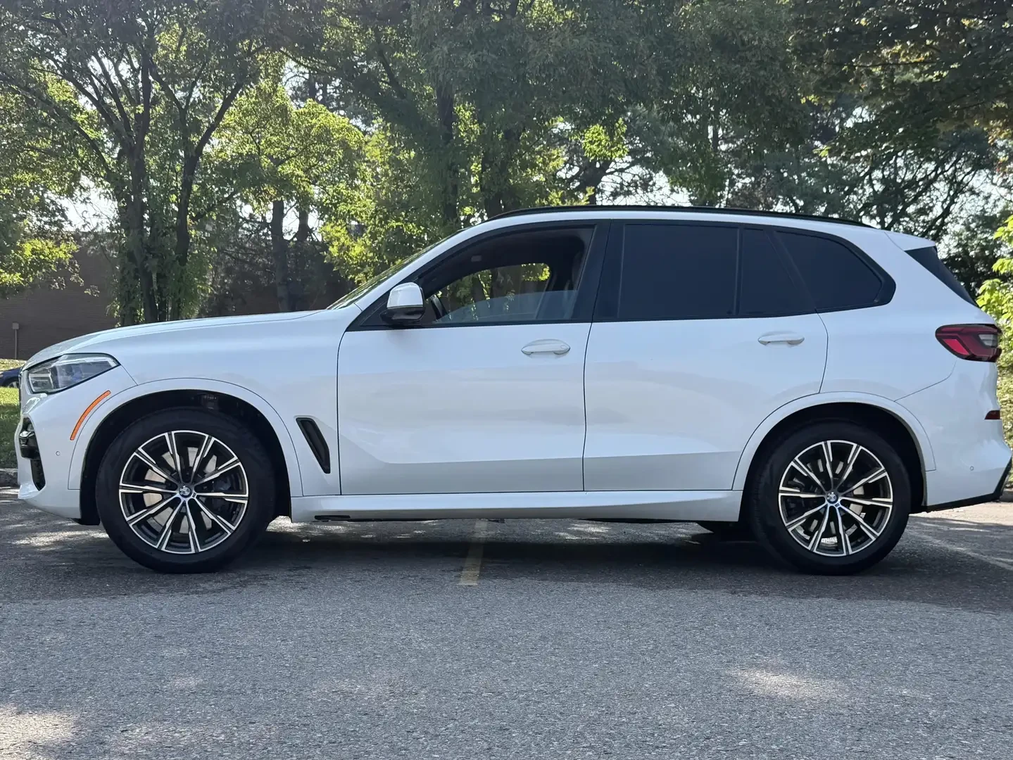 BMW X5 xDrive40i /M SPORT/ HUD/AIR/HK/PANO/СЕРВИЗНА ИСТОР, снимка 2 - Автомобили и джипове - 55940232