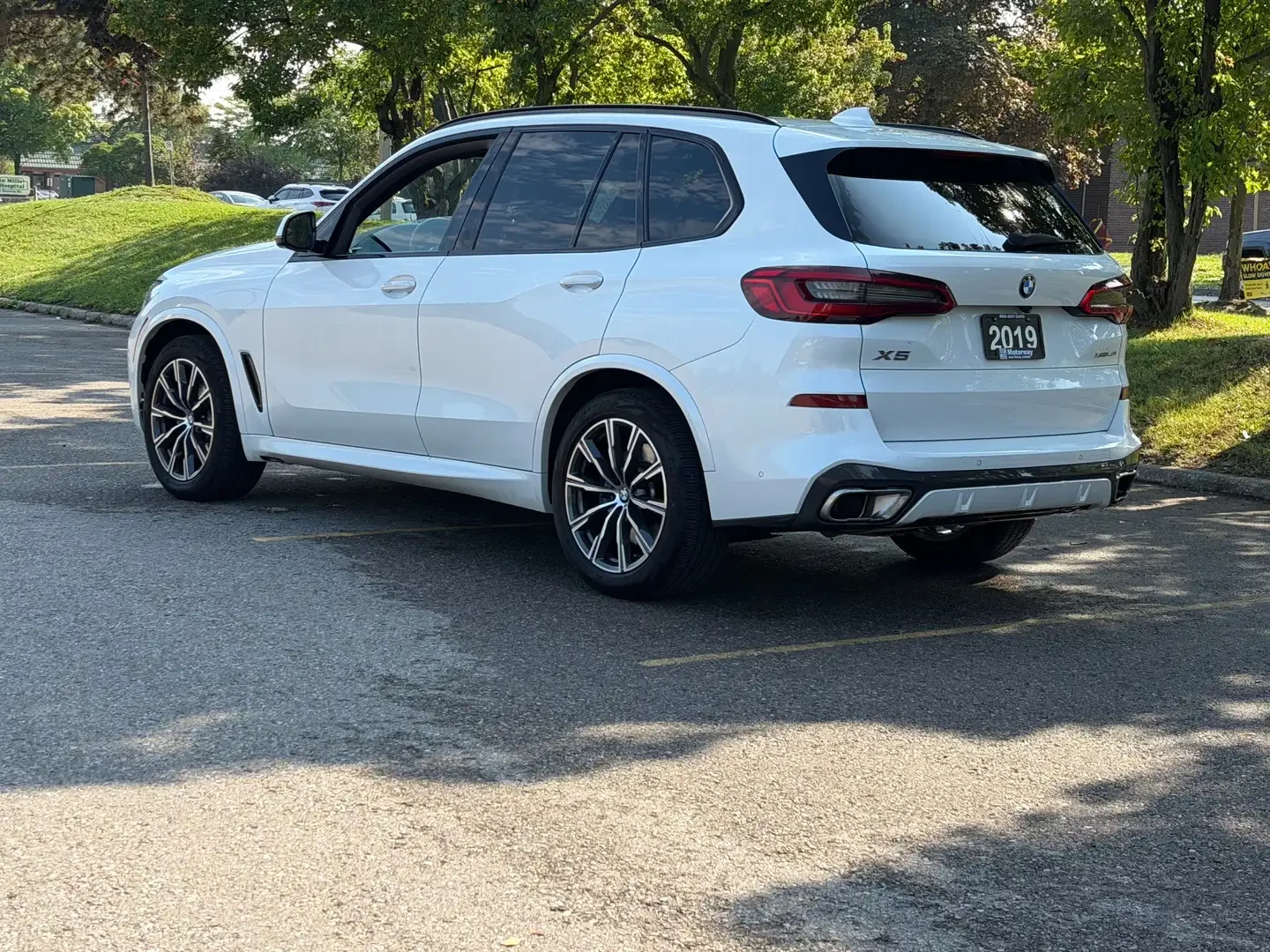 BMW X5 xDrive40i /M SPORT/ HUD/AIR/HK/PANO/СЕРВИЗНА ИСТОР, снимка 3 - Автомобили и джипове - 55940232