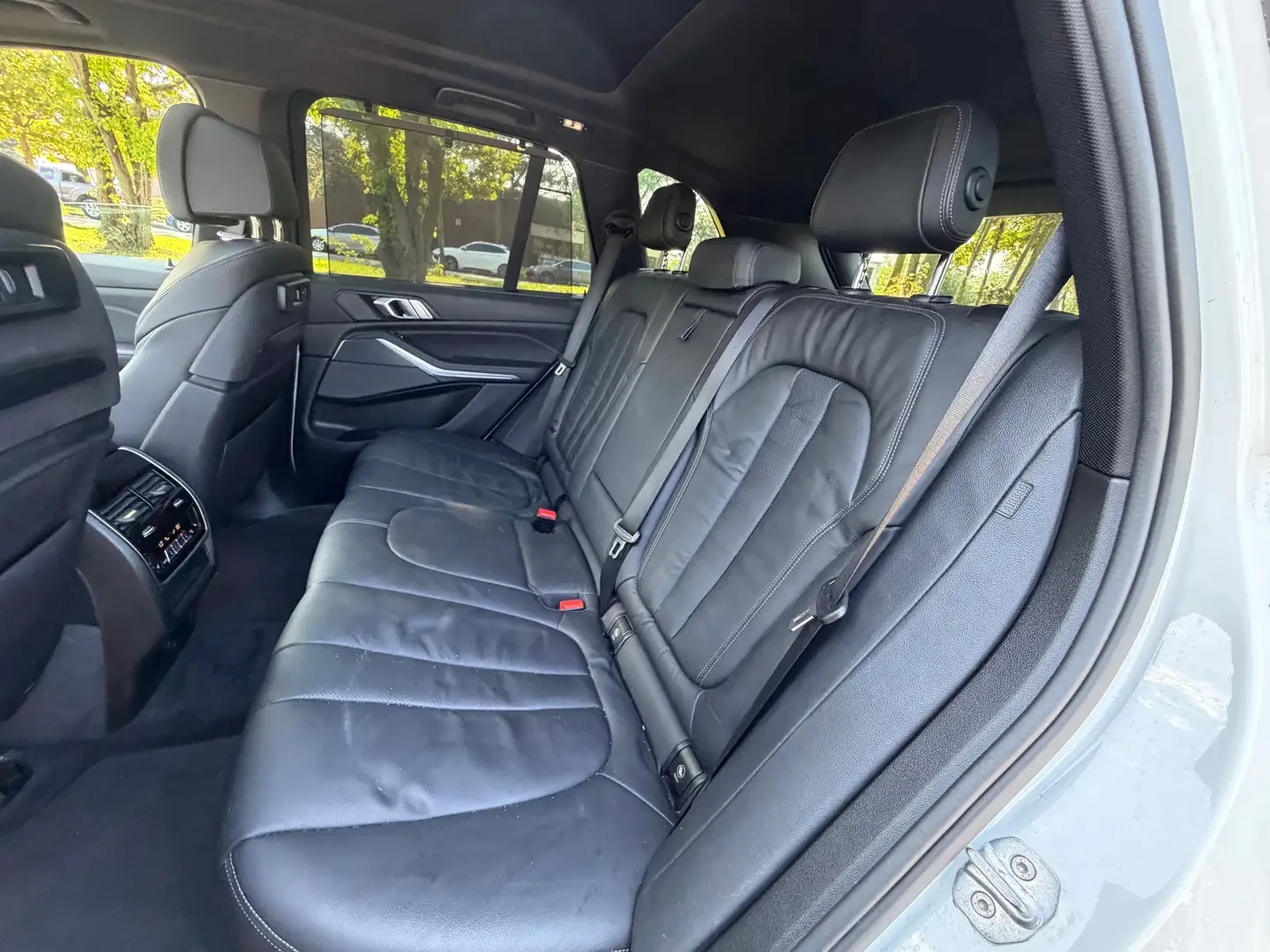 BMW X5 xDrive40i /M SPORT/ HUD/AIR/HK/PANO/СЕРВИЗНА ИСТОР, снимка 15 - Автомобили и джипове - 55940232