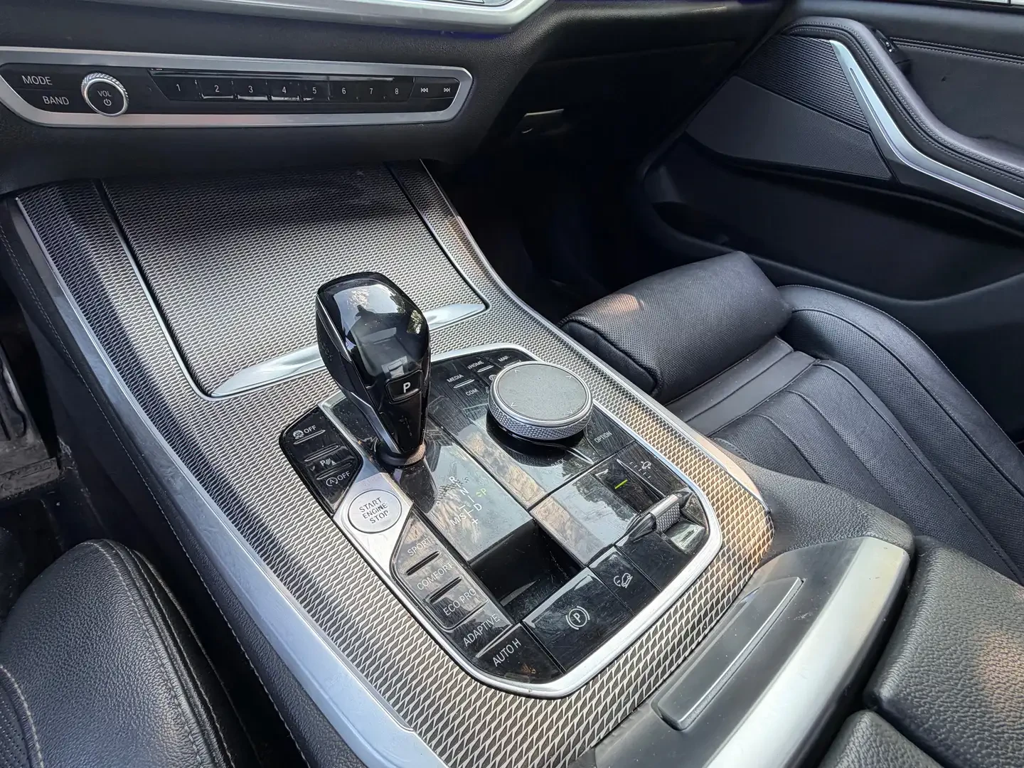 BMW X5 xDrive40i /M SPORT/ HUD/AIR/HK/PANO/СЕРВИЗНА ИСТОР, снимка 11 - Автомобили и джипове - 55940232