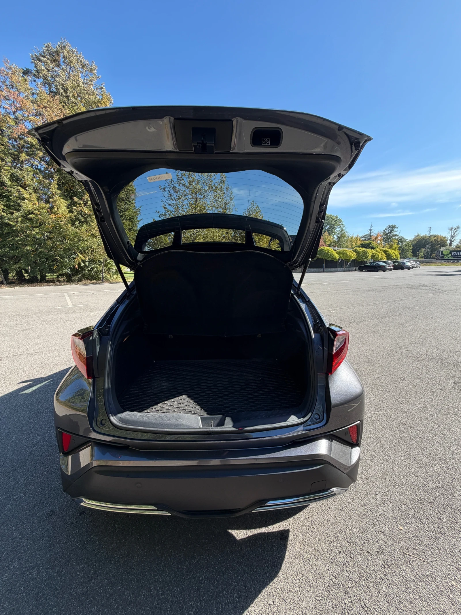 Toyota C-HR, снимка 4 - Автомобили и джипове - 56324515
