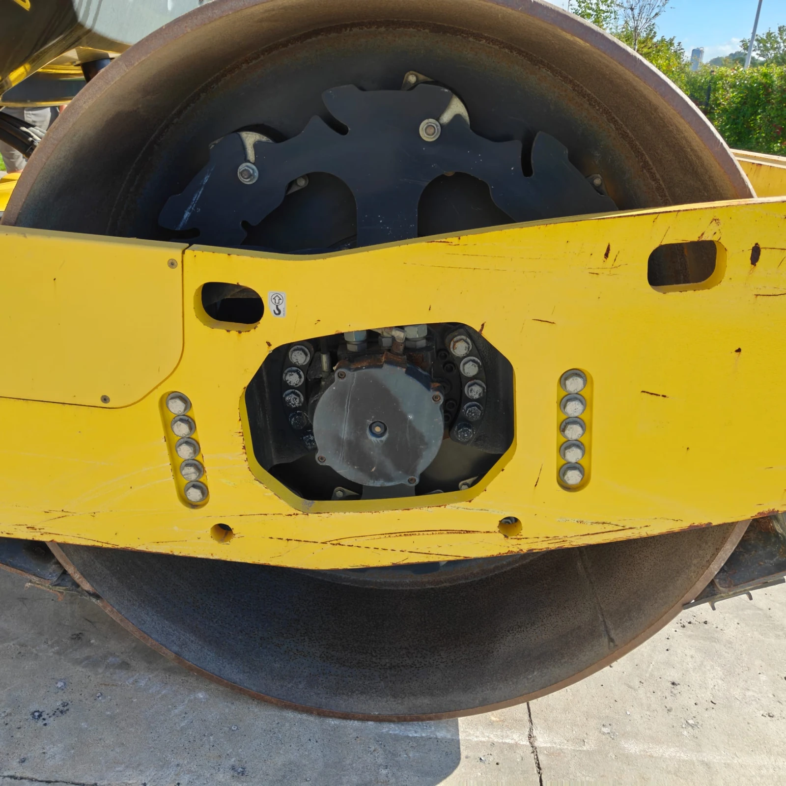 Валяк BOMAG BW 213 D САМО 1500 МОТО ЧАСА ЛИЗИНГ, снимка 9 - Индустриална техника - 56020222