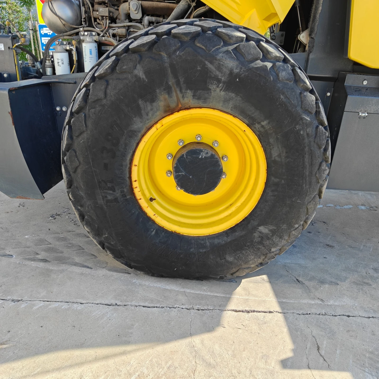 Валяк BOMAG BW 213 D САМО 1500 МОТО ЧАСА ЛИЗИНГ, снимка 3 - Индустриална техника - 56020222