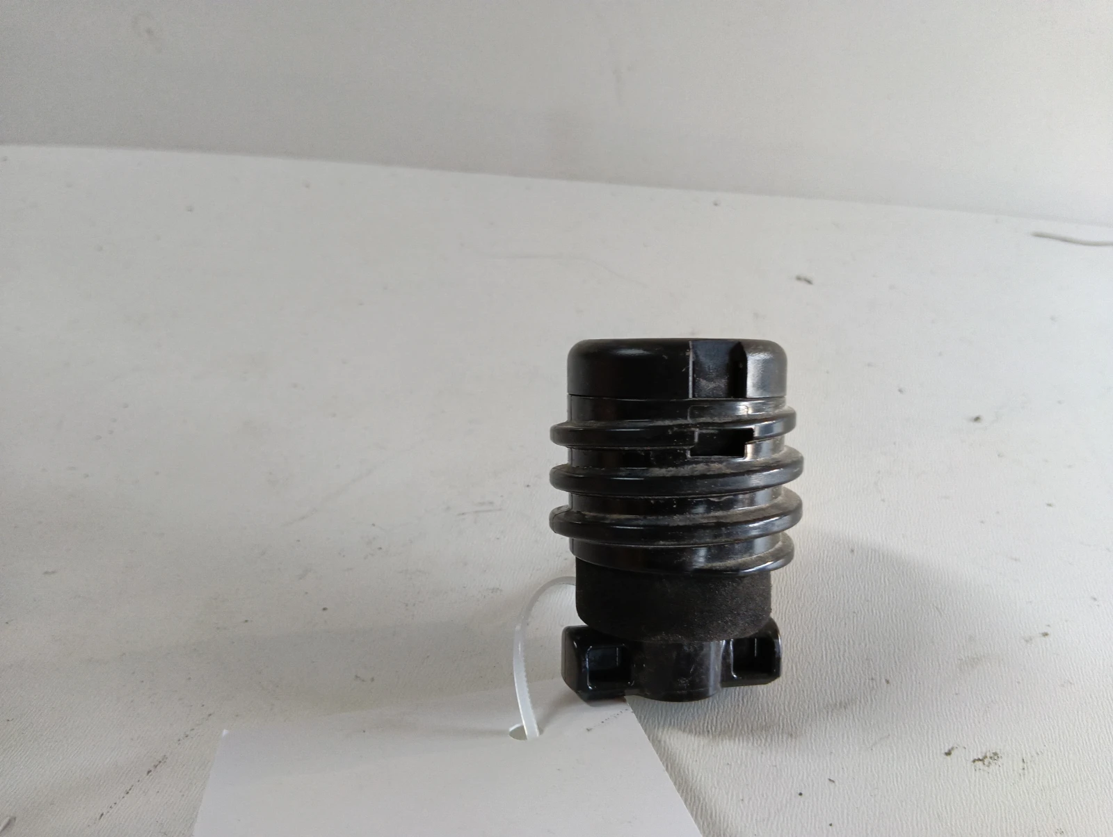 държач резервна гума седан 8W0803899 Audi A4