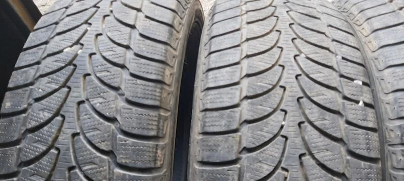 Гуми Зимни 245/65R17, снимка 2 - Гуми и джанти - 35129963