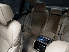 BMW 750 i* XDRIVE* B&W* 360 CAM* PANO* HUD* ОБДУХВ* , снимка 13