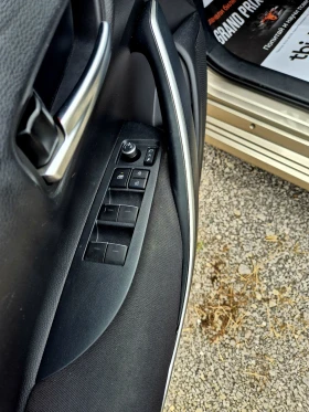 Toyota Corolla 1.8 HYBRID EXECUTIVE, снимка 13
