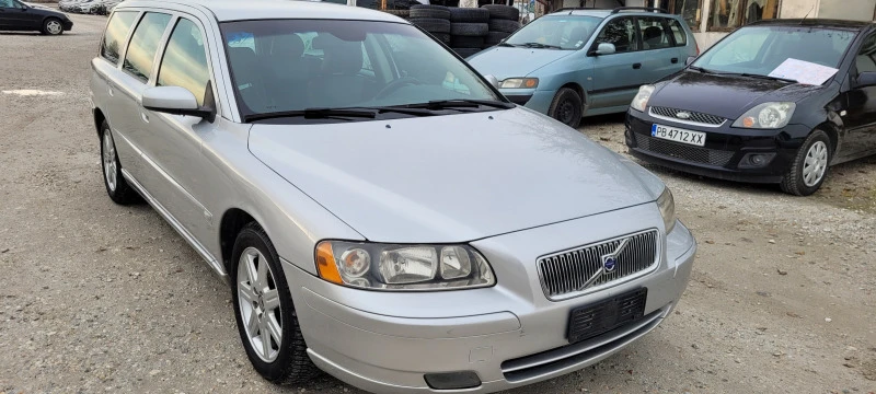 Volvo V70, снимка 2 - Автомобили и джипове - 43405598