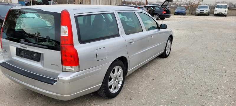 Volvo V70, снимка 4 - Автомобили и джипове - 43405598