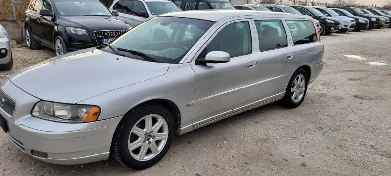 Volvo V70, снимка 8 - Автомобили и джипове - 43405598