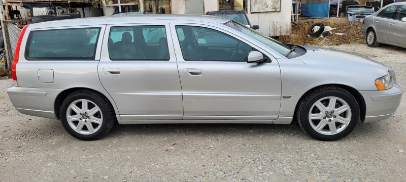 Volvo V70, снимка 3 - Автомобили и джипове - 43405598