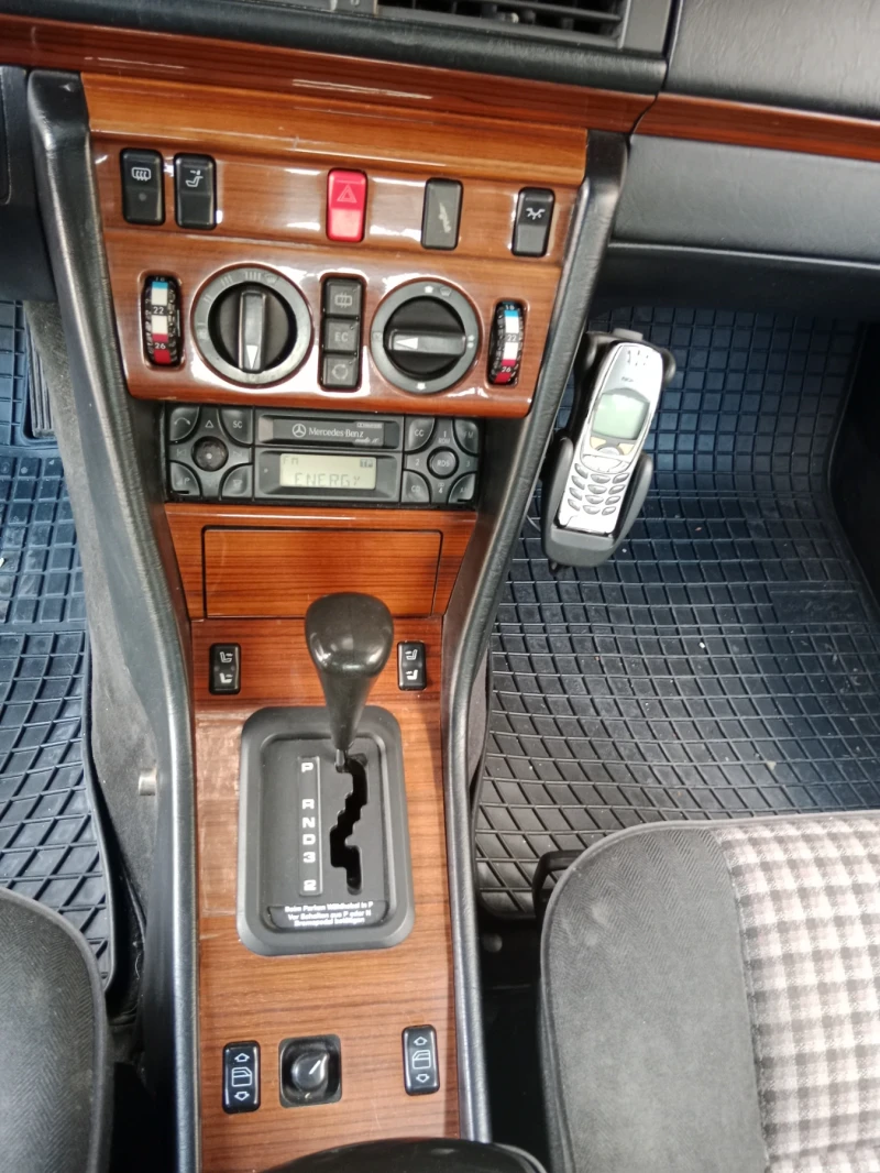 Mercedes-Benz 124 E 300 diesel , снимка 6 - Автомобили и джипове - 51795616