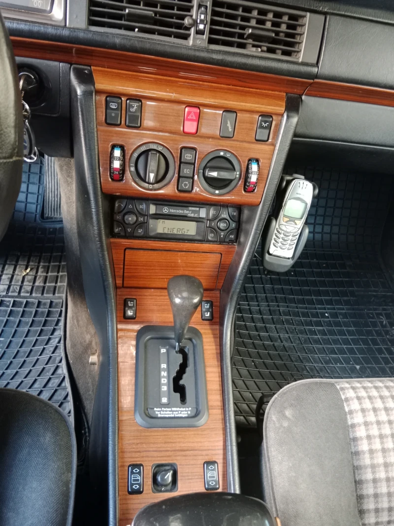 Mercedes-Benz 124 E 300 diesel , снимка 3 - Автомобили и джипове - 51795616