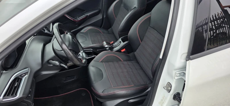 Peugeot 2008 1.2i Pure Tech/GT-Line/Camera/Navi, снимка 11 - Автомобили и джипове - 52873945