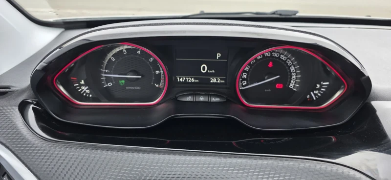 Peugeot 2008 1.2i Pure Tech/GT-Line/Camera/Navi, снимка 13 - Автомобили и джипове - 52873945