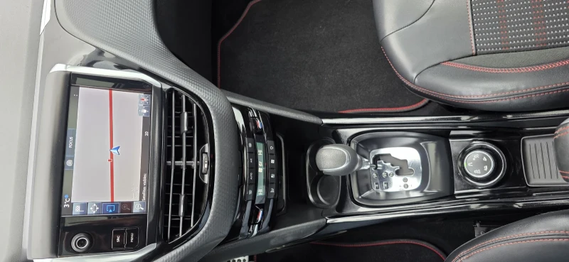 Peugeot 2008 1.2i Pure Tech/GT-Line/Camera/Navi, снимка 14 - Автомобили и джипове - 52873945