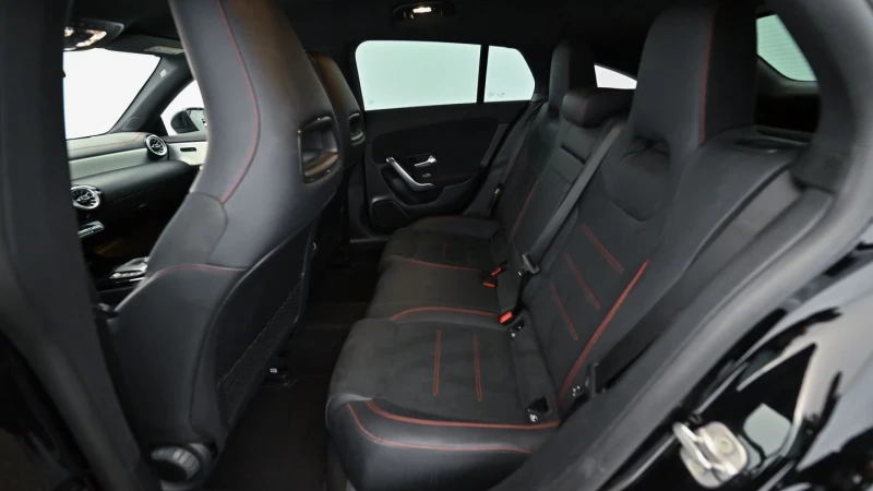 Mercedes-Benz CLA 220 220d AMG ShootingBrake, снимка 14 - Автомобили и джипове - 53534094