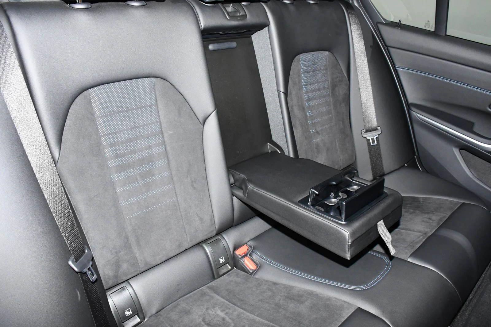 BMW 320 e M Sport ACC AHK 360  LED+ CockpitProf | Mobile.bg   16