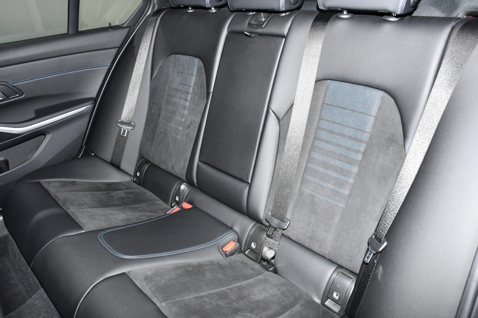 BMW 320 e M Sport ACC AHK 360  LED+ CockpitProf | Mobile.bg   12