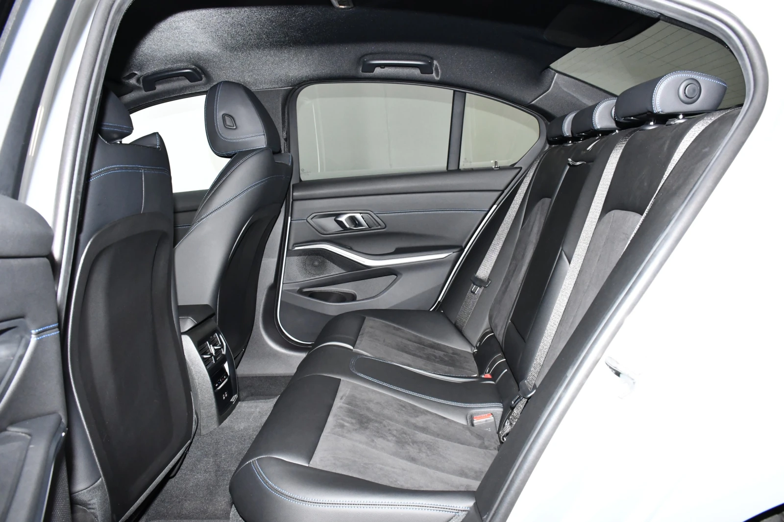 BMW 320 e M Sport ACC AHK 360  LED+ CockpitProf | Mobile.bg   11